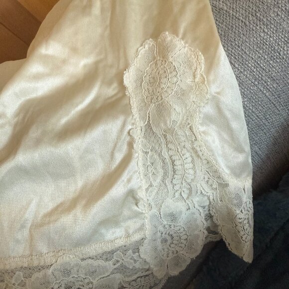 Kayser Vintage Creme Satin & Floral Lace Slip Skirt - Picture 2 of 2